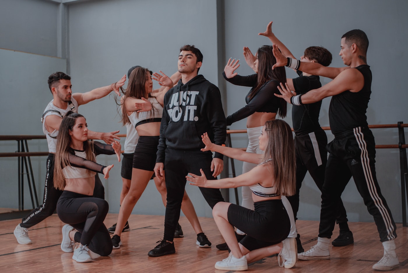 Gruppo di allievi durante un corso di video dance a Chiasso